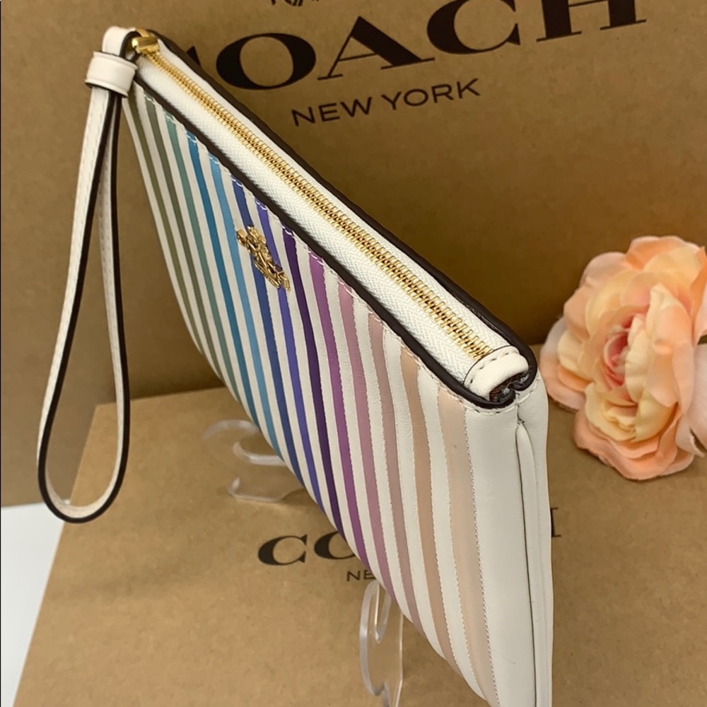 COACH LARGE WRISTLET WITH OMBRE QUILTING
IM/CHALK - Picture 7 of 16